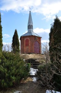 Gaidžio kalno koplyčia Salantuose. Fotografuota J. Klietkutės, 2012 m.